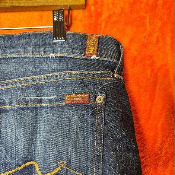 7 For All Mankind Boot Cut Dark Wash Bootcut Jeans Size 31 Pre- Loved - Picture 3 of 6